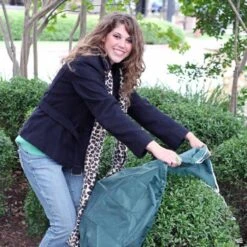 The Planket®Kit With Stakes 11 The Planket®Kit With Stakes -Eco Plant Works Planket Action3 e7c3dbb0 887b 435f 807f 2704f7acaf53